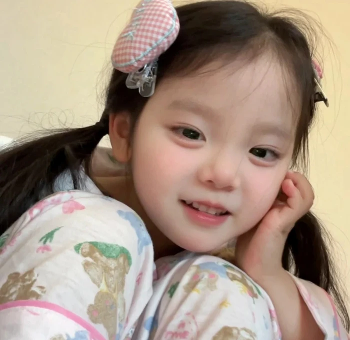 hình ảnh bé gái cười cute làm ai cũng thích