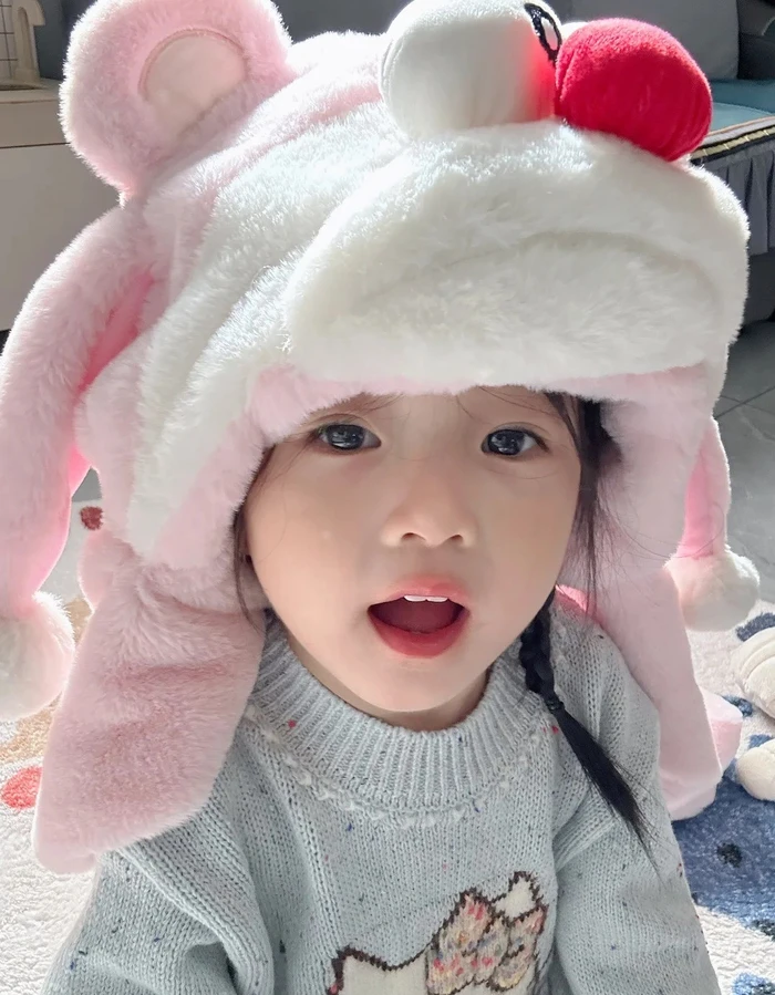 hình ảnh bé gái cute trong khoảnh khắc dễ thương