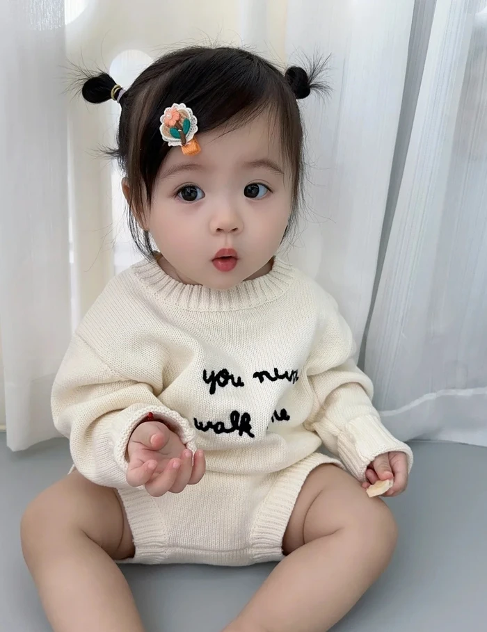 hình ảnh bé gái cute hạnh phúc