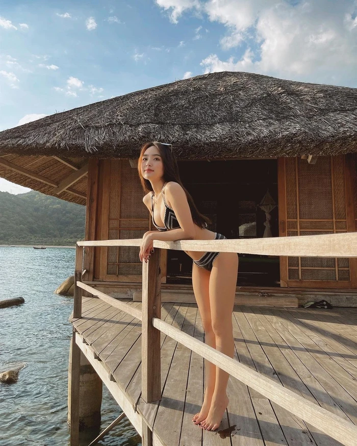 gái xinh mặc bikini hở hang quyến rũ