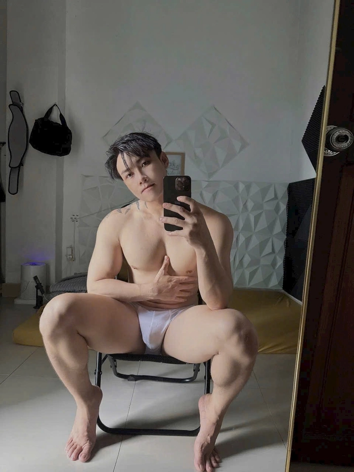 ảnh trai đẹp khoe cu​