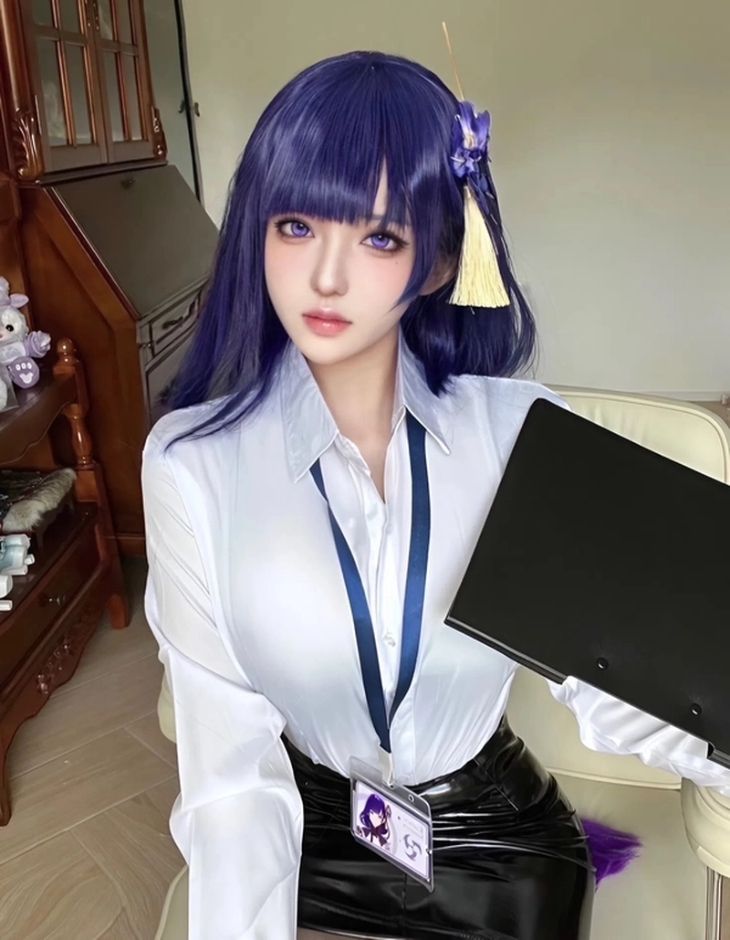 Ảnh cosplay bé thư ký