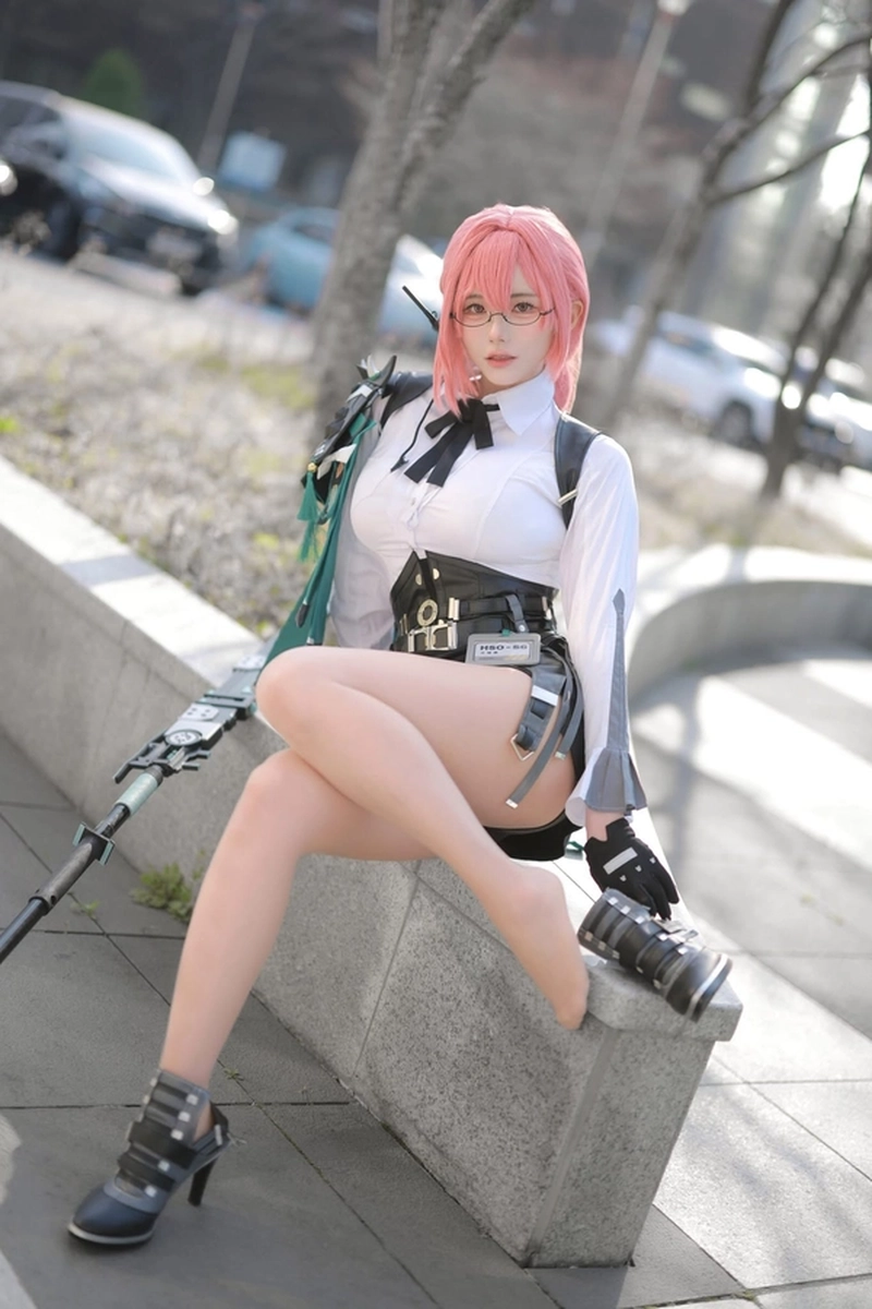 Ảnh cosplay cô thư ký anime