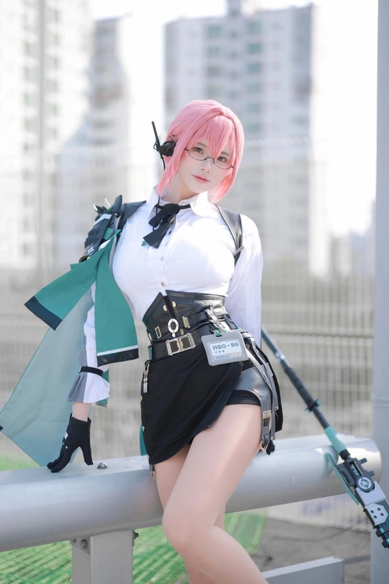 Ảnh cosplay cô thư ký ngầu