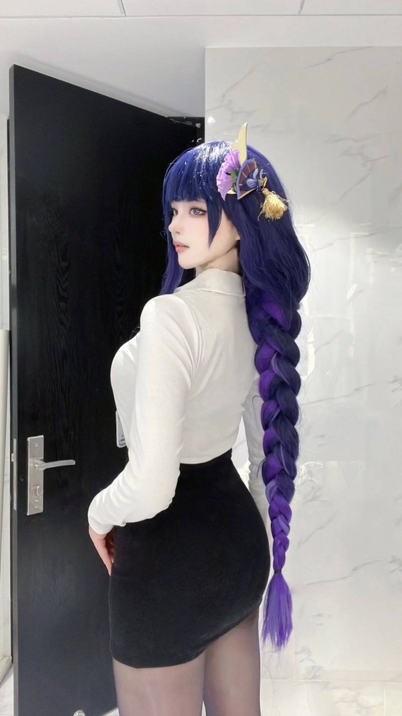 Ảnh cosplay cô thư ký quyến rũ