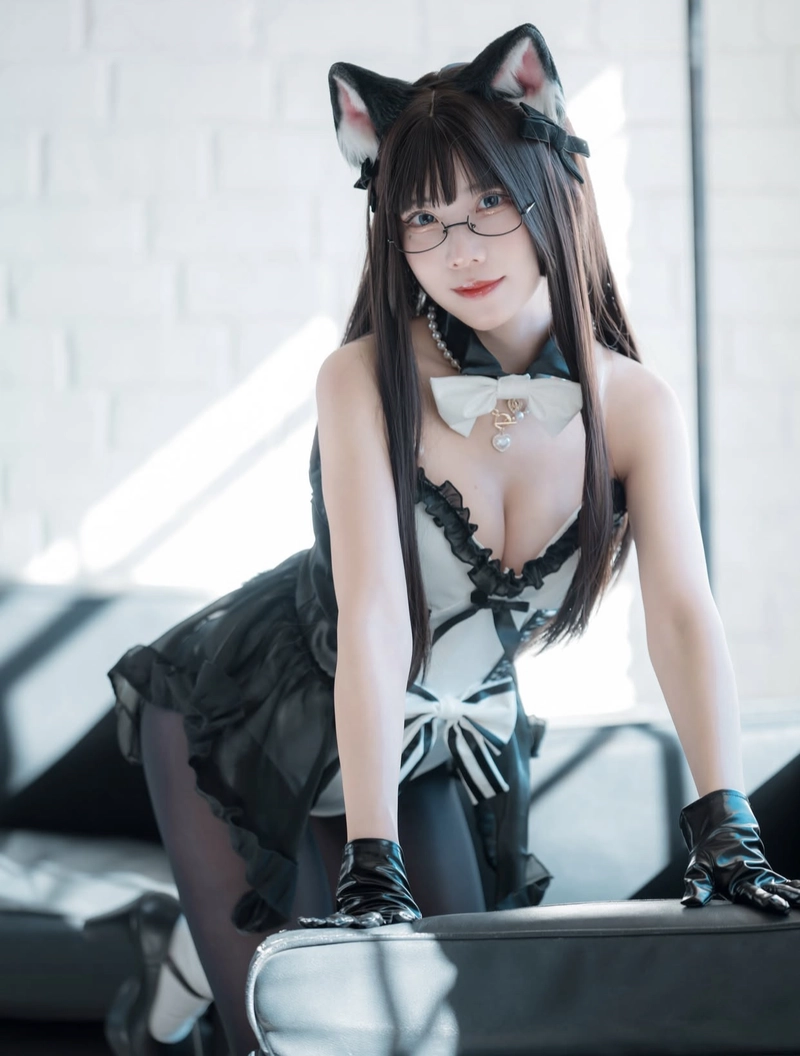 Ảnh cosplay con mèo đen sexy