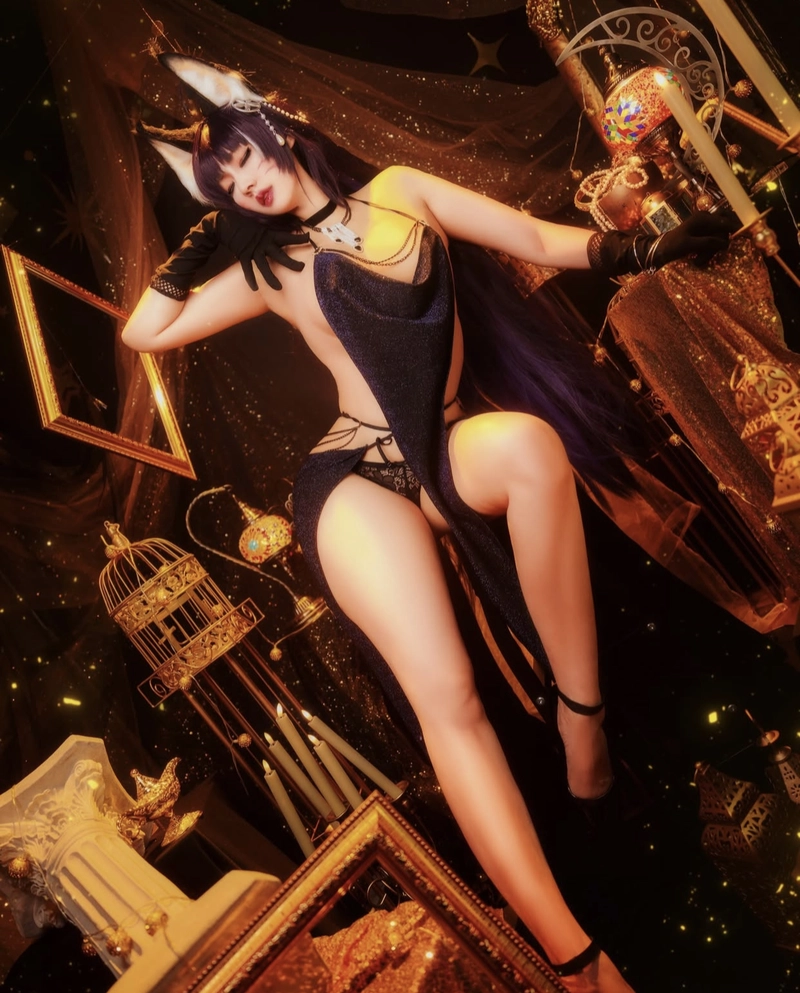 Ảnh cosplay con mèo đen hở táo bạo
