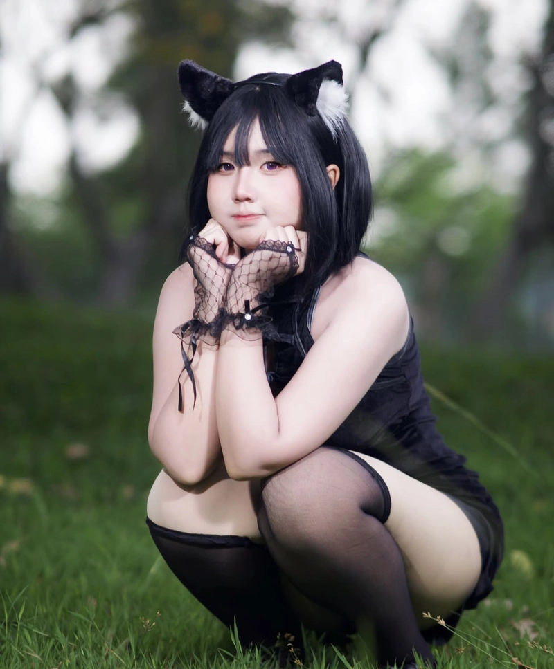 Ảnh cosplay con mèo đen ngây thơ