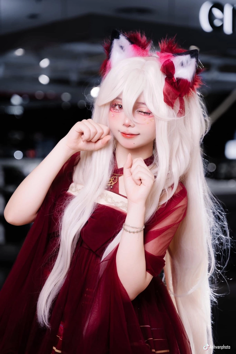 Ảnh cosplay con mèo đỏ xinh