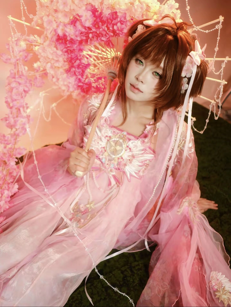 Ảnh cosplay sakura cầm ô hoa
