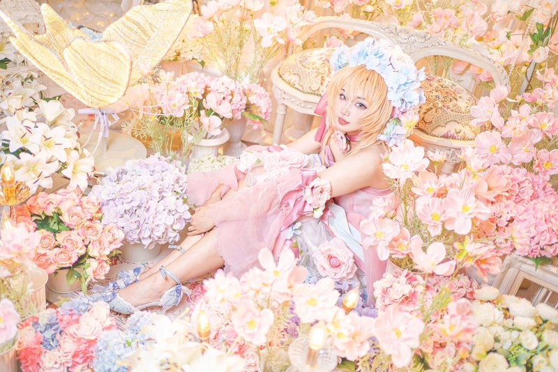 Ảnh cosplay sakura với hoa