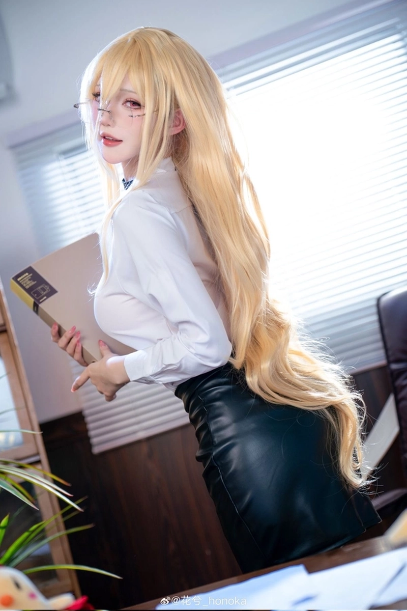 Ảnh cosplay thư ký xinh đẹp