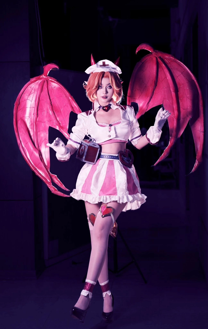 Ảnh Cosplay cô y tá ác ma