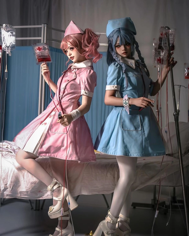 Cosplay 2 cô y tá xinh đẹp