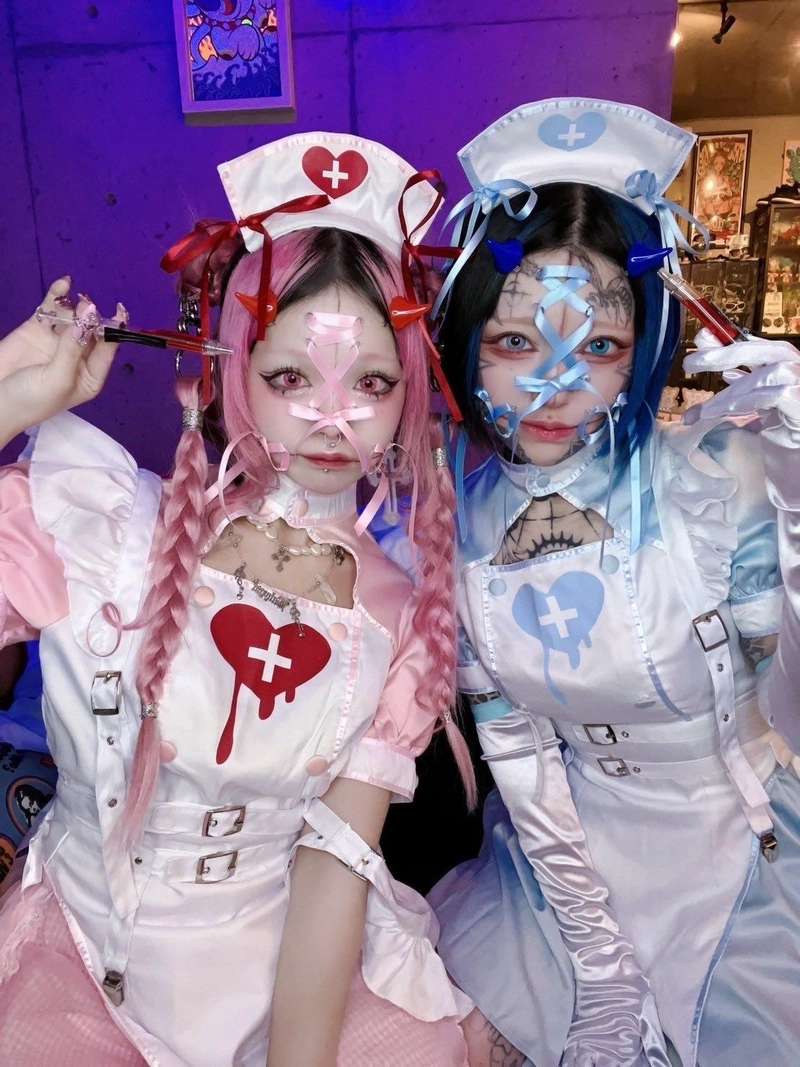 Cosplay 2 cô y tá