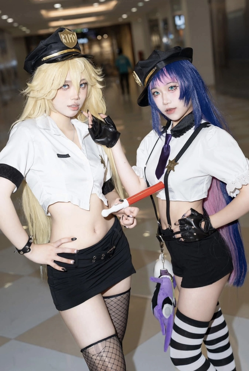Cosplay 2 nữ cảnh sát