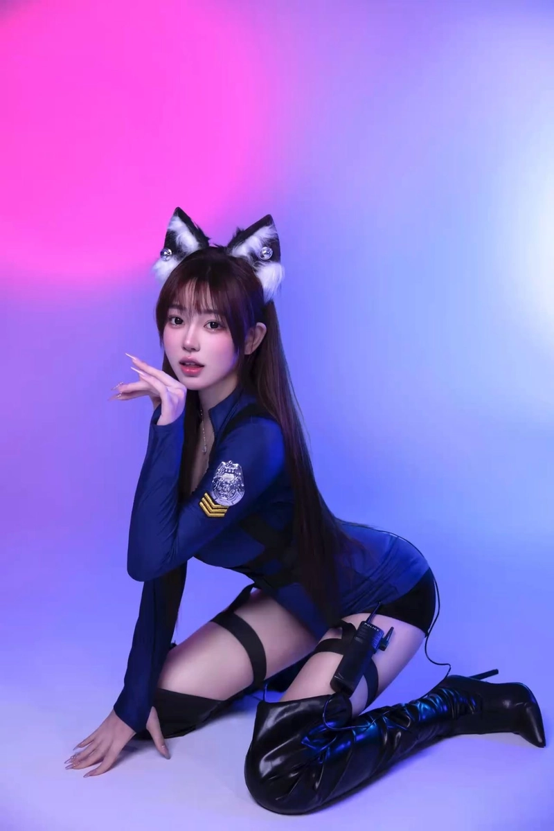 Cosplay cảnh sát gái đẹp
