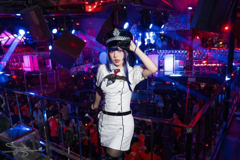 Cosplay cảnh sát gái xinh