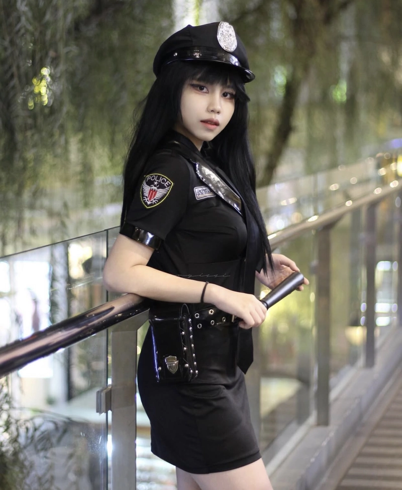 Cosplay cảnh sát nữ