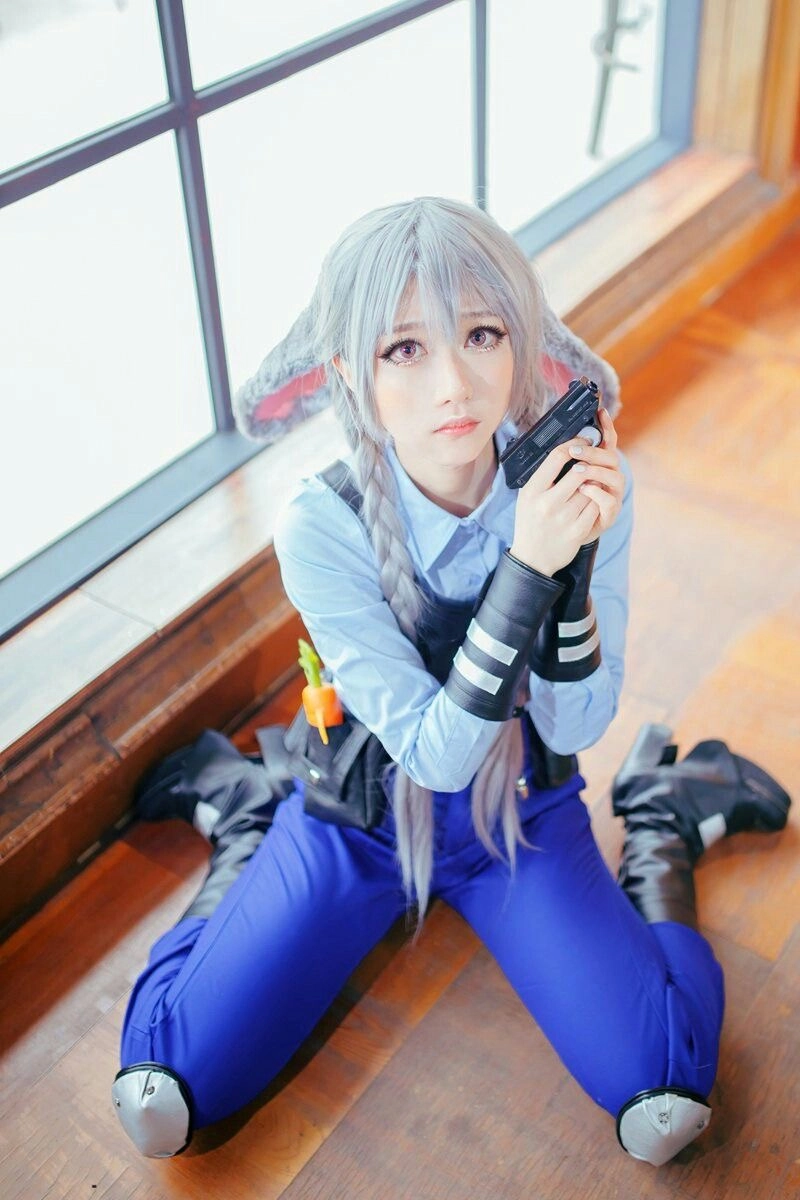 Cosplay cảnh sát thỏ đáng yêu