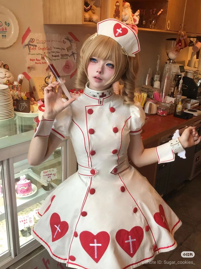 Cosplay cô y tá xinh nhất
