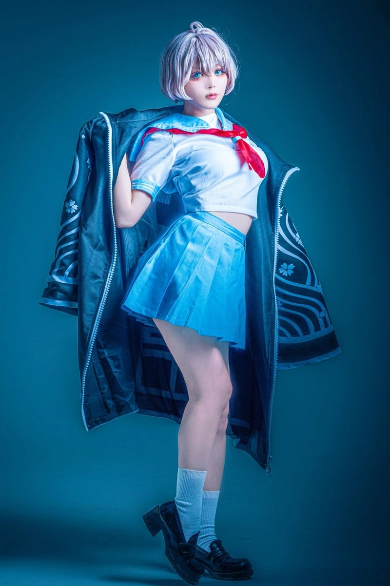 Cosplay học sinh nữ