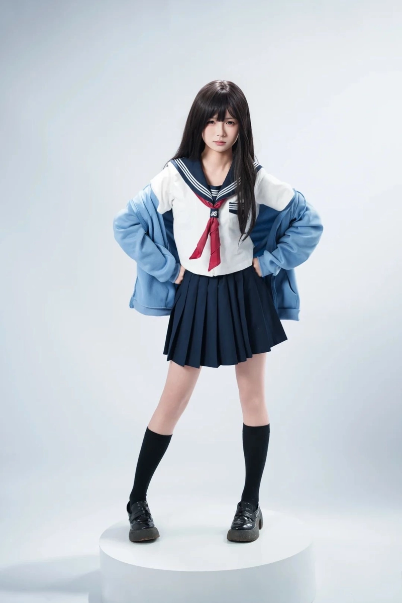 Cosplay nữ học sinh đang yêu