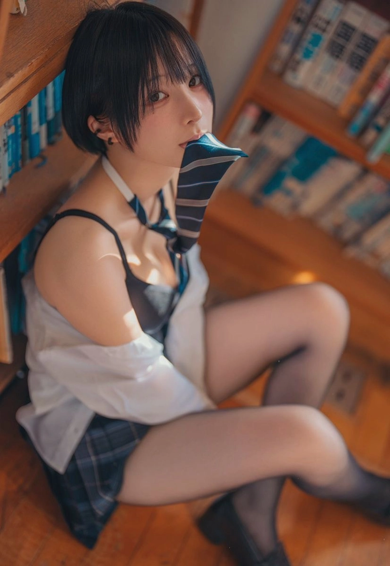 Cosplay nữ học sinh sexy