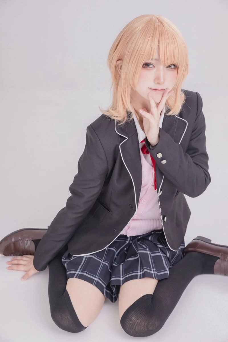 Cosplay nữ học sinh xinh