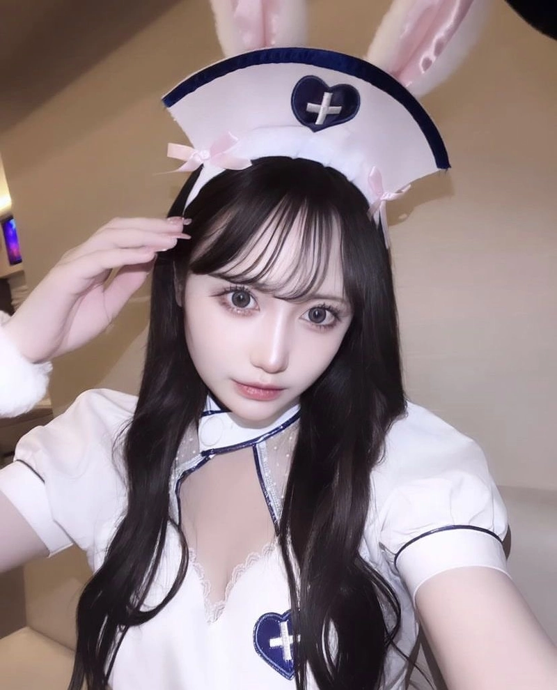 Cosplay nữ y tá