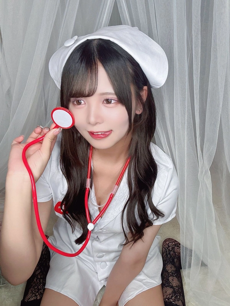 Cosplay y tá quyến rũ