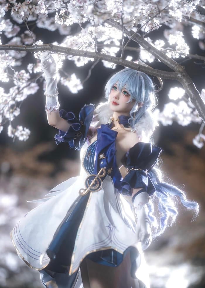 gái xinh cosplay hóa thân nhân vật cổ điển