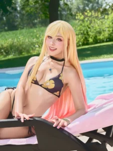 Hình gái cosplay mặc bikini rạng rỡ yêu kiều