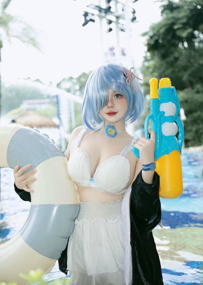 cosplay bikini girl