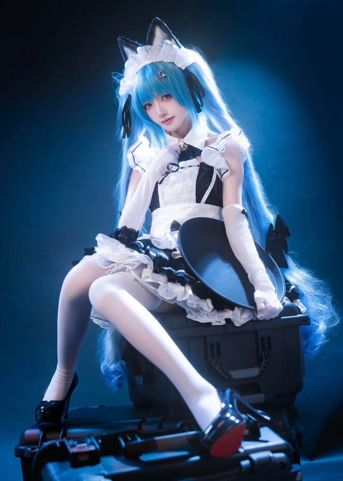 cosplay hầu gái phối phụ kiện