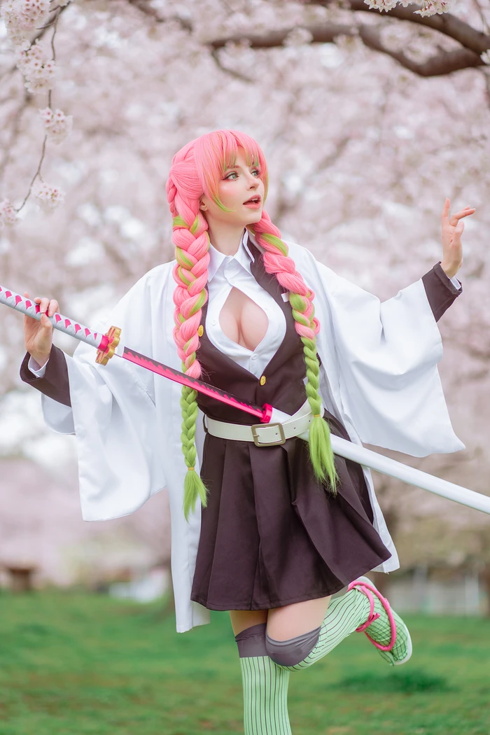 Ảnh cosplay Luyến Trụ xinh đẹp quyến rũ