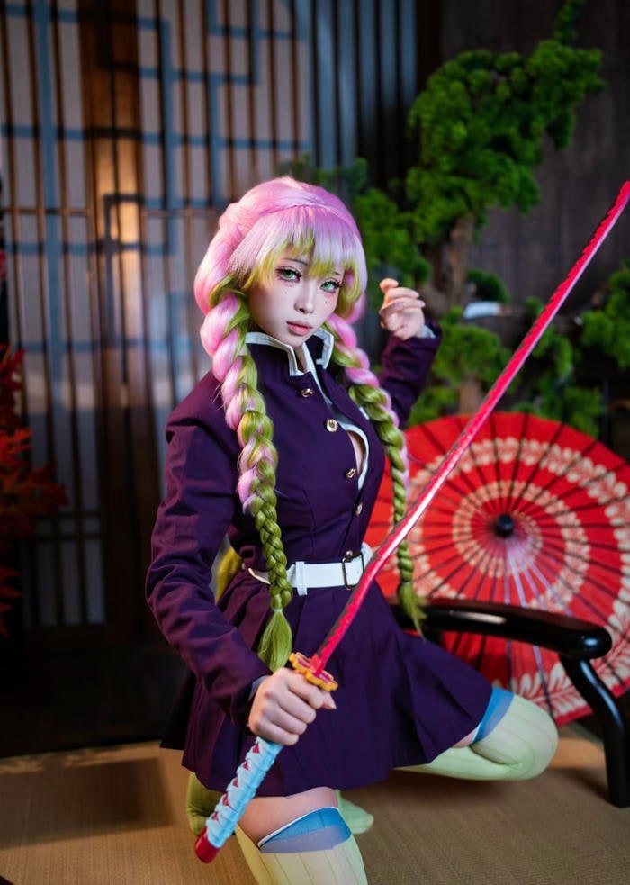 cosplay Luyến Trụ pose đẹp