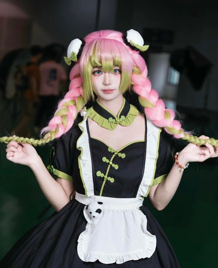 cosplay Luyến Trụ tạo dáng đẹp