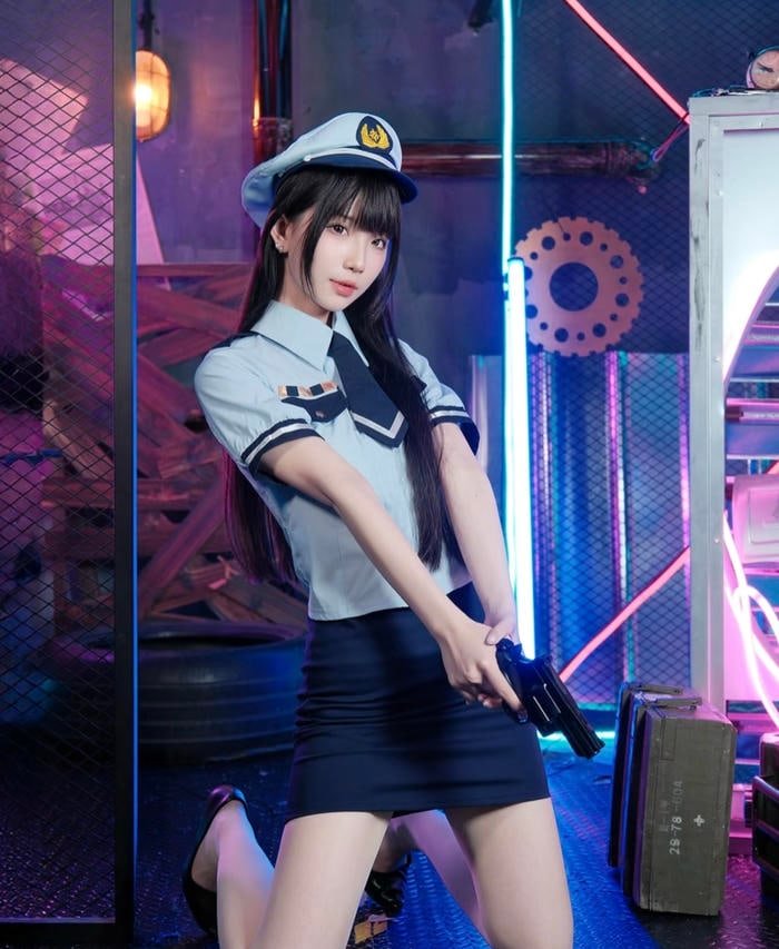 cosplay nữ cảnh sát