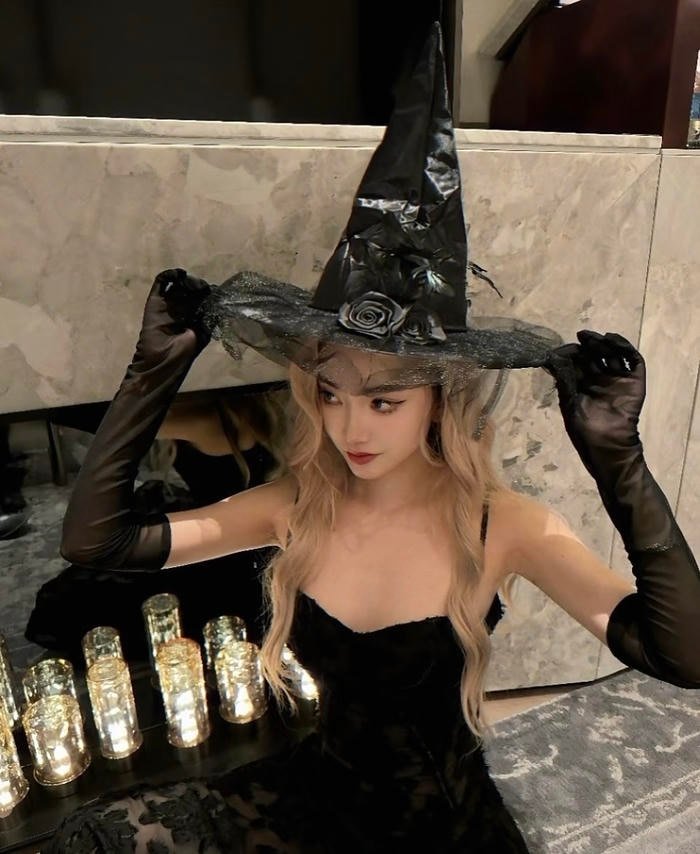 Ảnh cosplay phù thủy khoe vẻ đẹp bí ẩn khác thường