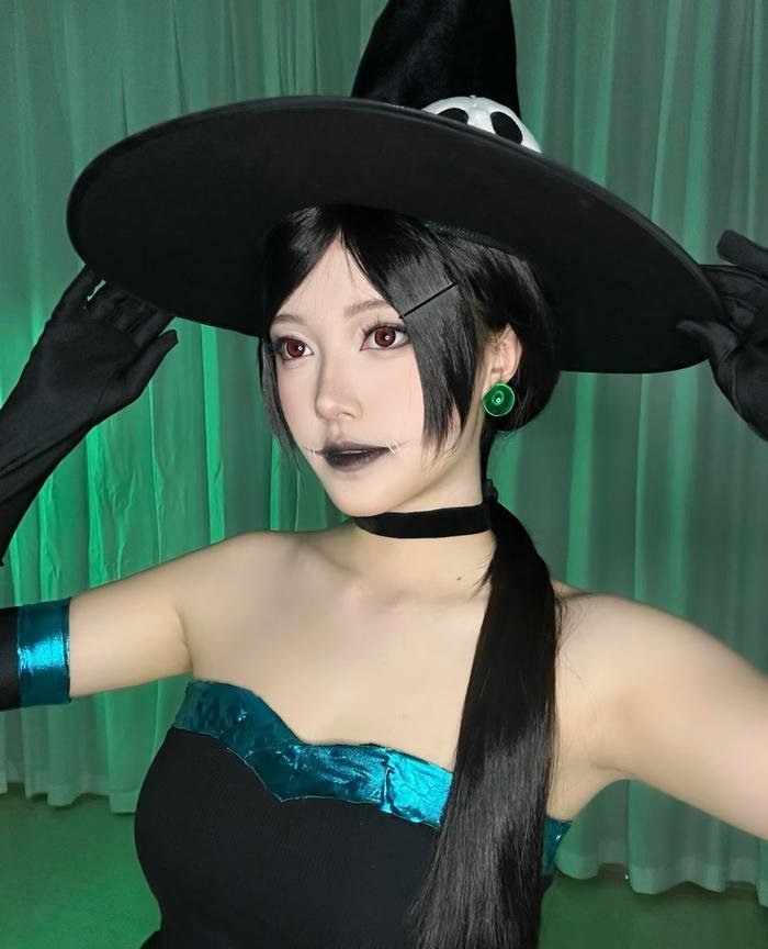 Ảnh cosplay phù thủy tạo không khí phép thuật đầy mê lực