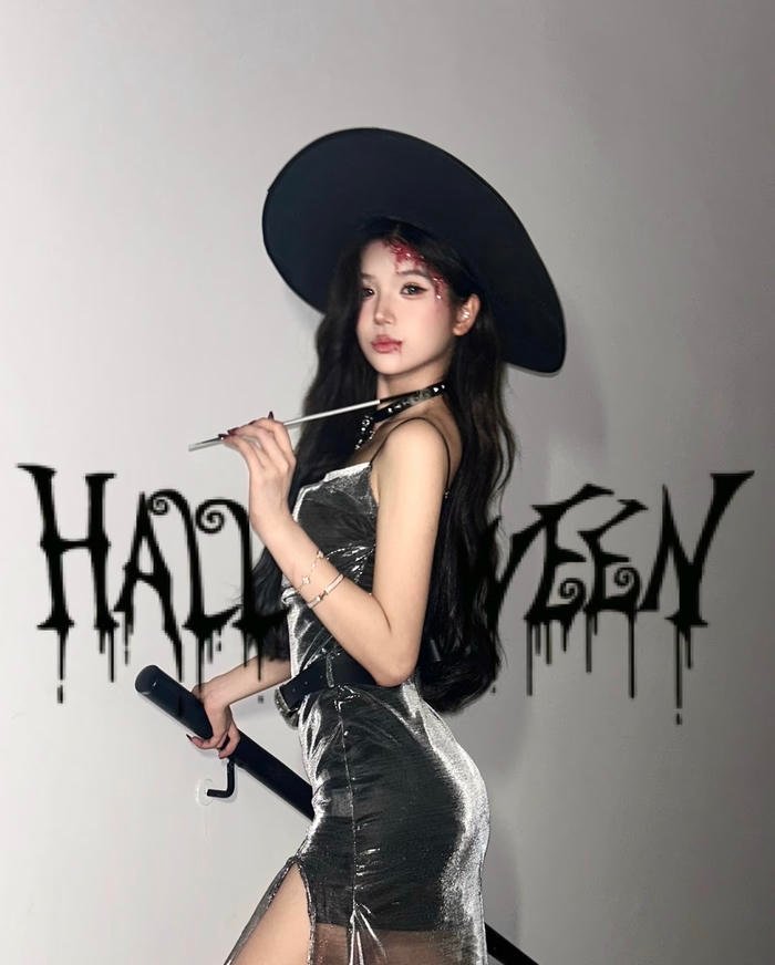 Ảnh cosplay phù thủy với tạo dáng đầy mê hoặc