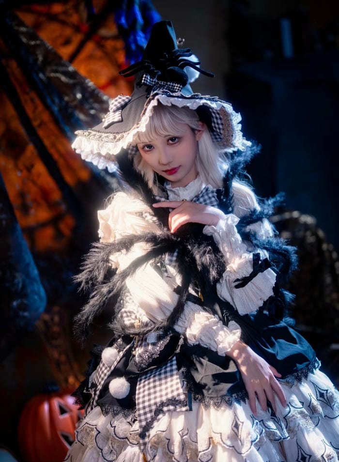 Ảnh cosplay phù thủy với thần thái lạnh tạo ấn tượng mạnh
