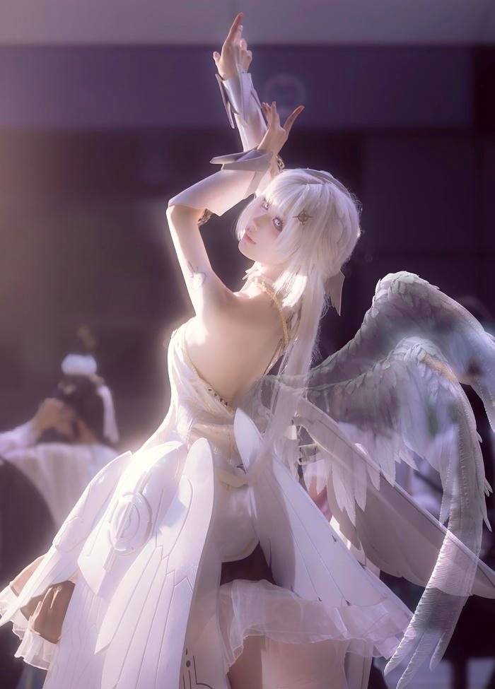 Ảnh cosplay thiên thần với phong cách nhẹ nhàng đầy cuốn hút