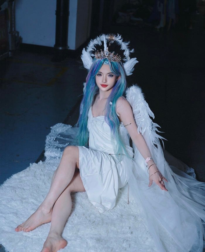 Ảnh cosplay thiên thần với tạo hình dịu dàng thu hút ánh nhìn