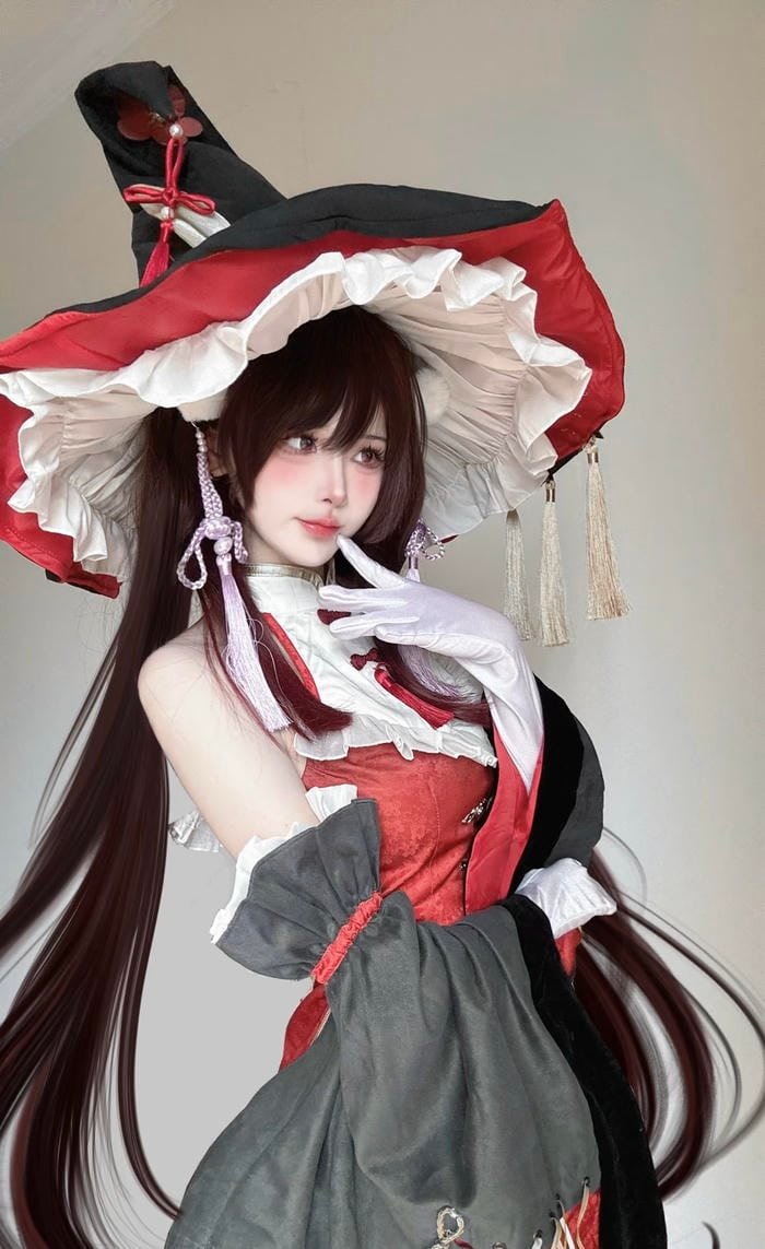 Bức ảnh cosplay phù thủy mang màu sắc huyền ảo cuốn người xem