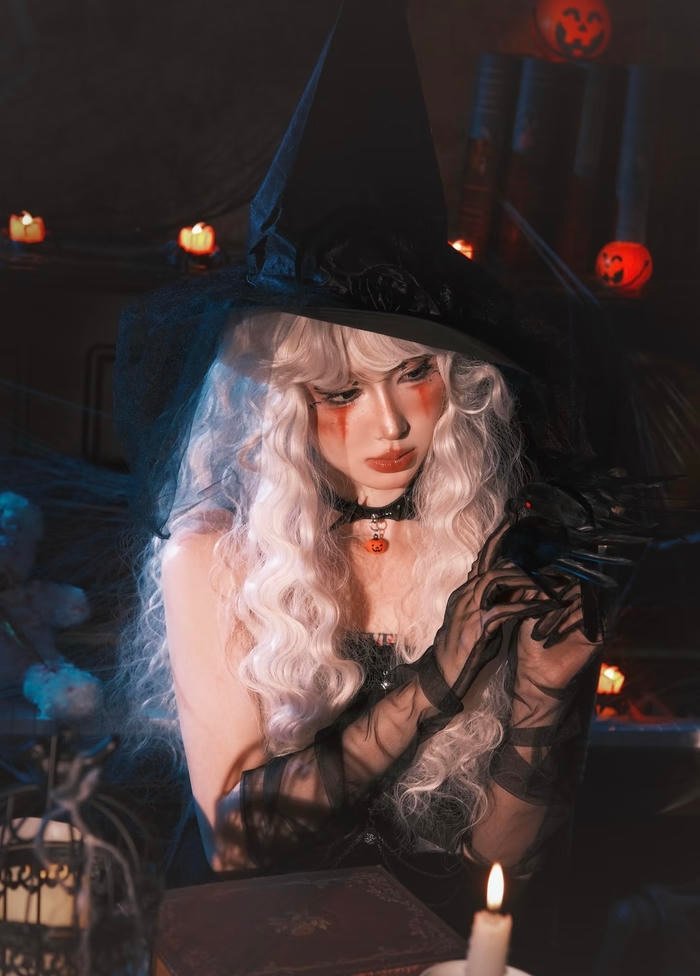 Bức ảnh cosplay phù thủy tạo hiệu ứng thị giác huyền thuật