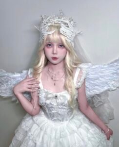 Bức ảnh cosplay thiên thần làm khung hình trở nên mơ màng