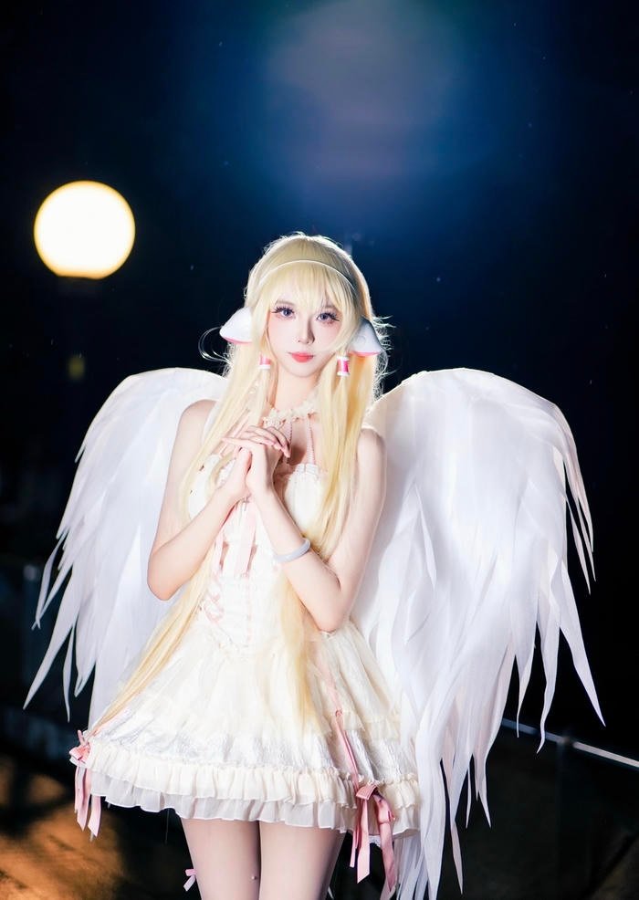 Bức ảnh cosplay thiên thần thể hiện vẻ đẹp thoáng đãng