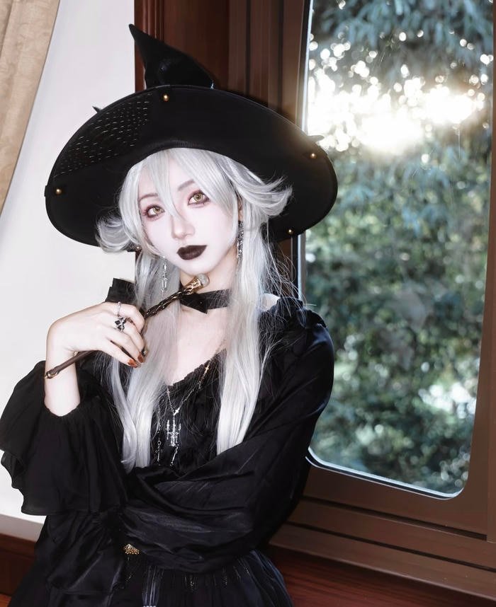 Bức hình cosplay phù thủy khiến người xem bị cuốn theo ánh nhìn
